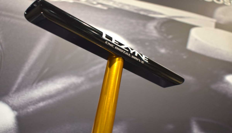 究極のフロアポンプ 【レザイン CNC FLOOR DRIVE】で空気入れを至福のひと時に....！