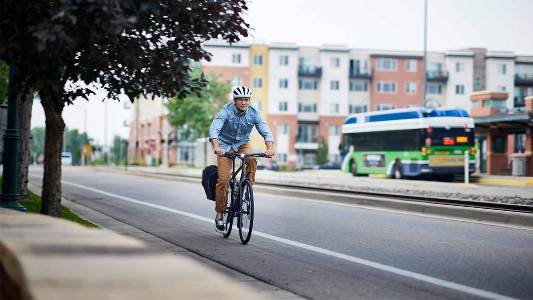 【専門店監修】スポーツ自転車通勤者が知るべき安全な車道走行のポイントと交通ルール