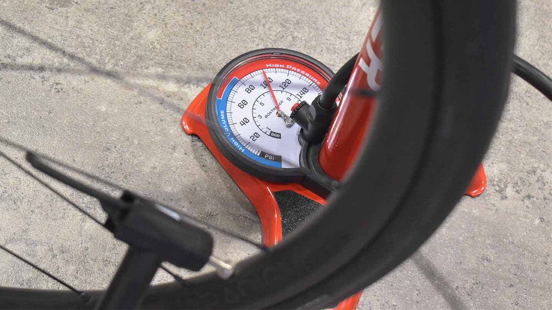 【図解】初心者でも失敗しない！フレンチバルブ（仏式）の空気の入れ方｜30秒で分かる正解手順