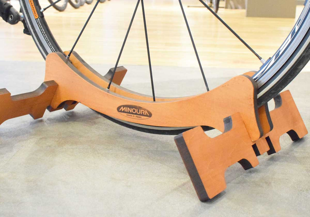 ミノウラウッドスタンドに自転車を立てて撮影