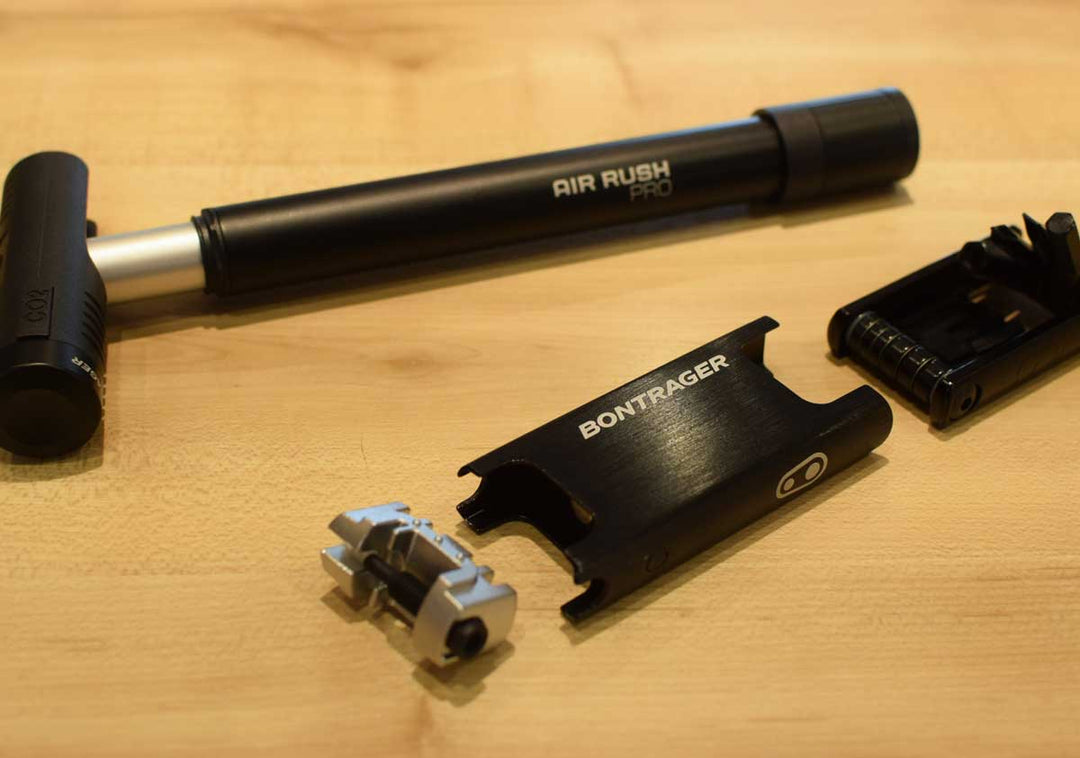 ボントレガーのツールとポンプを撮影