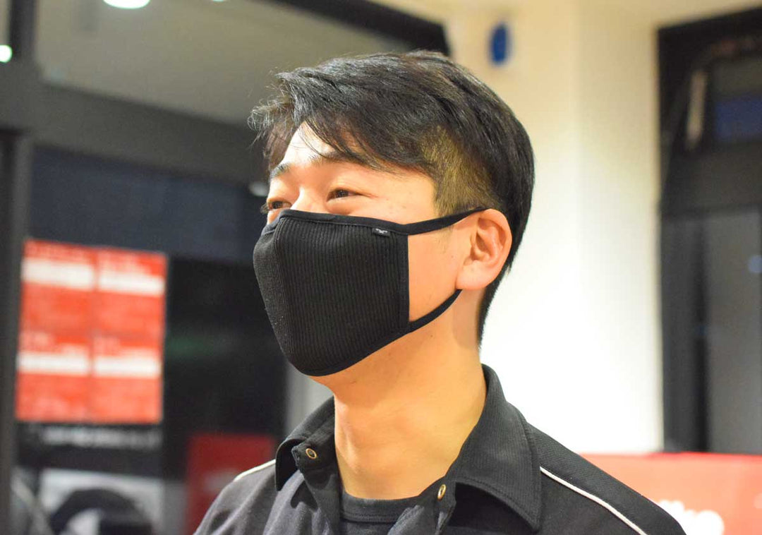 ナルーマスクFU+を装着した状態でななめから撮影