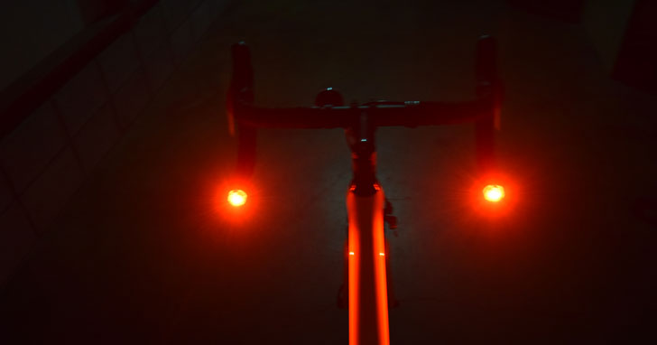 フロント、リアだけでなくバーエンドにもライトを！