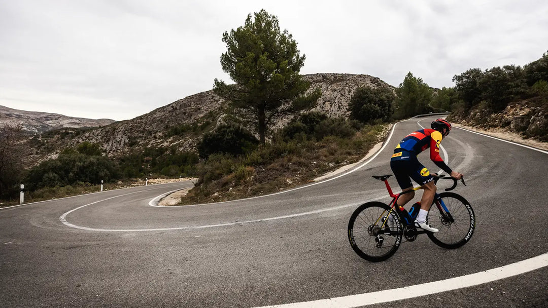 【保存版】ヒルクライムを楽に、速くするロードバイク軽量化カスタムの正解｜失敗しない優先順位と考え方