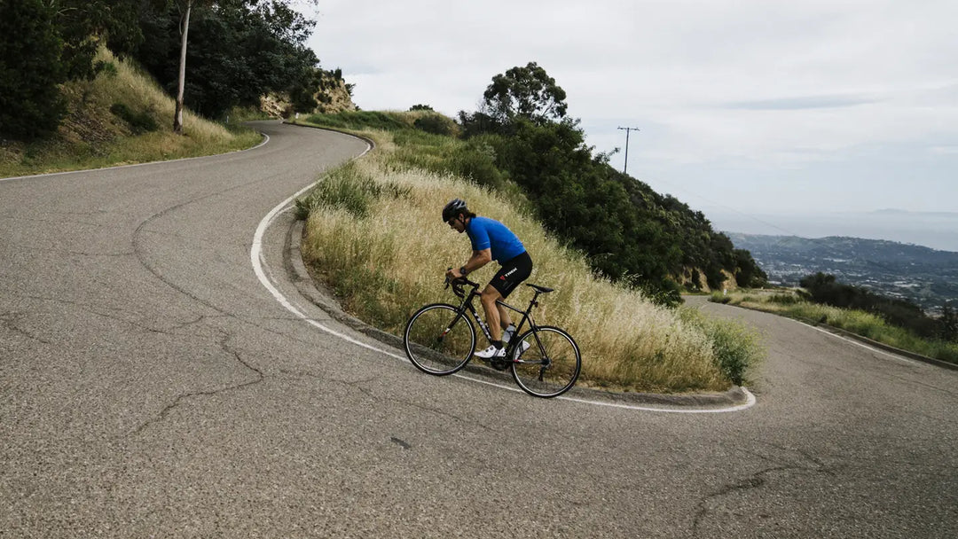 ヒルクライムを楽に登るコツ｜ロードバイクの坂道が辛い人への処方箋（テクニック・補給編）