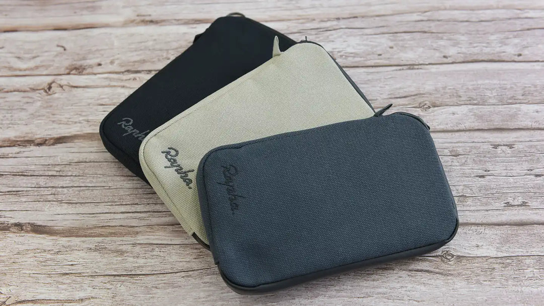 Rapha Essentials ケース！２色展開で登場！