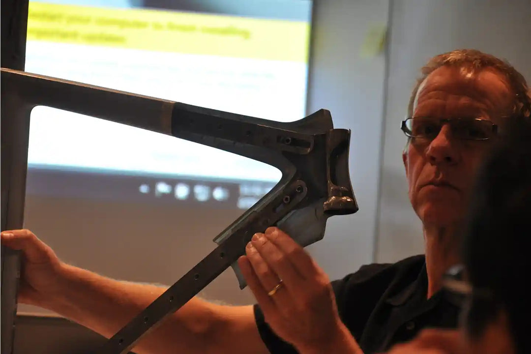 TREK本社にてカーボンフレームのプレゼン風景