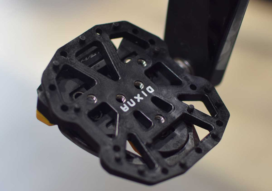 ビンディングペダルをフラットペダルにするフラットクリート