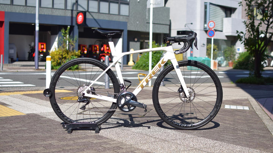 世界で一台のMadone SLR Gen8｜Era White／Supernova Marble 仕上げ