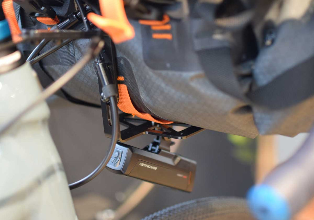 バイクパッキングにオススメ！フロントバッグ・サポーター＆シートバッグ・スタビライザー