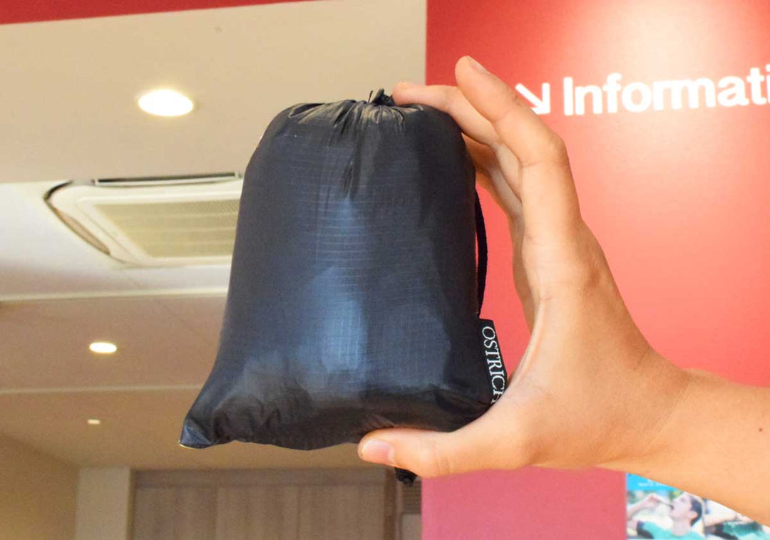 オーストリッチのUSL-100を手に持った状態で撮影