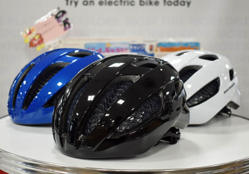 スタルヴォスヘルメット登場