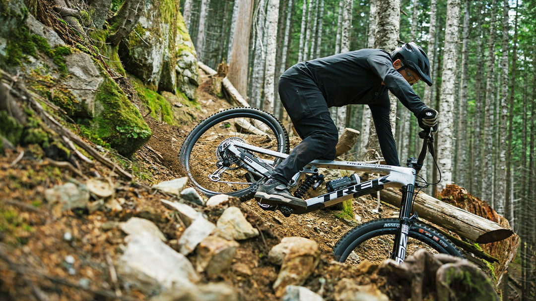 フルサスMTB（マウンテンバイクのフルサスペンションタイプ）