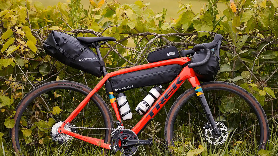 トレック チェックポイント（Trek Checkpoint）グラベルロードにバイクパッキングバッグを取り付けた状態