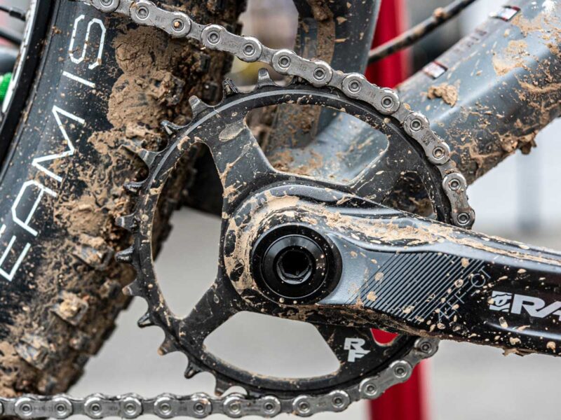 クランク・タイヤの泥