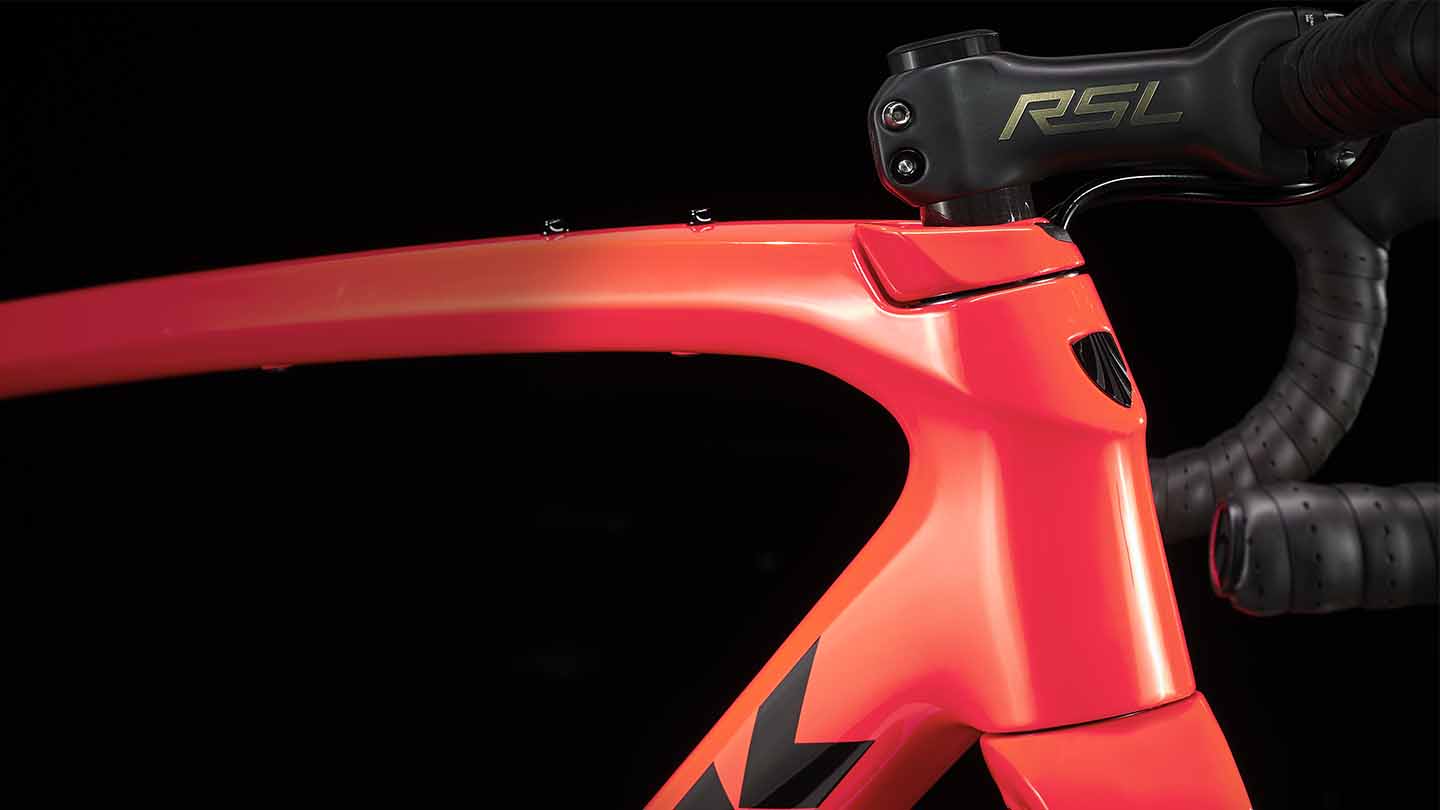 ヘッドチューブ部分に寄った写真