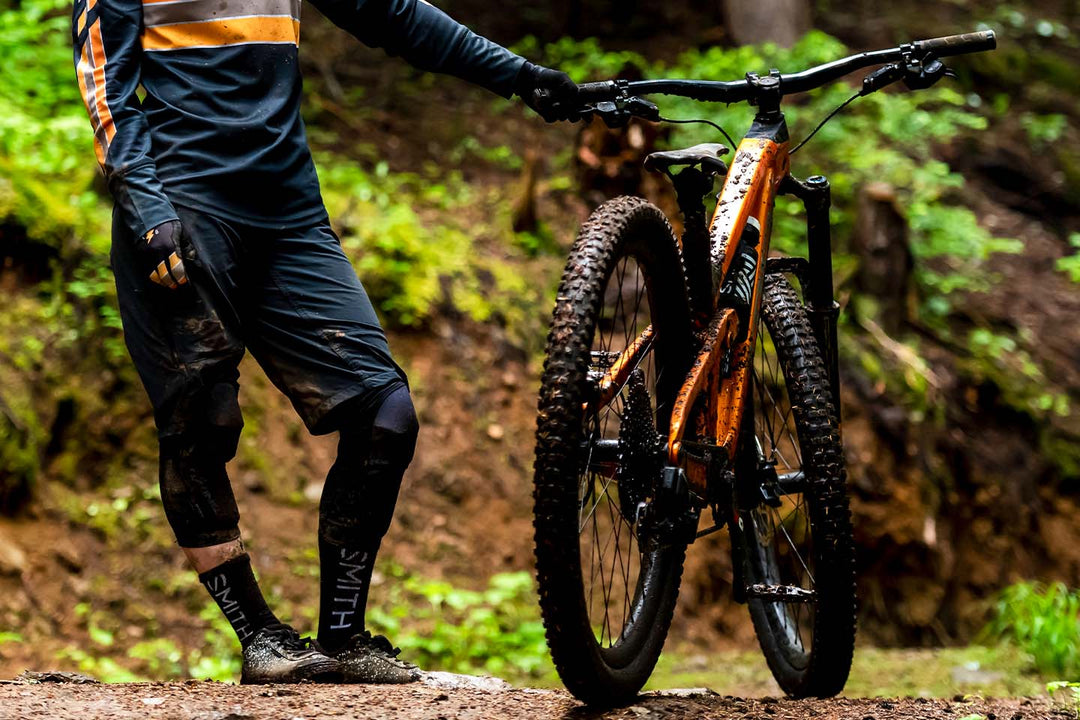 サドルを低めにセッティングしてあるトレックスラッシュの写真