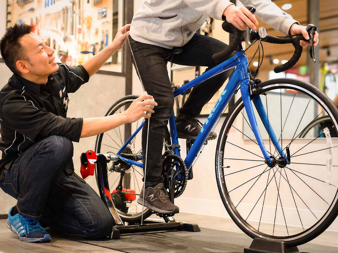 膝の角度を計測している様子