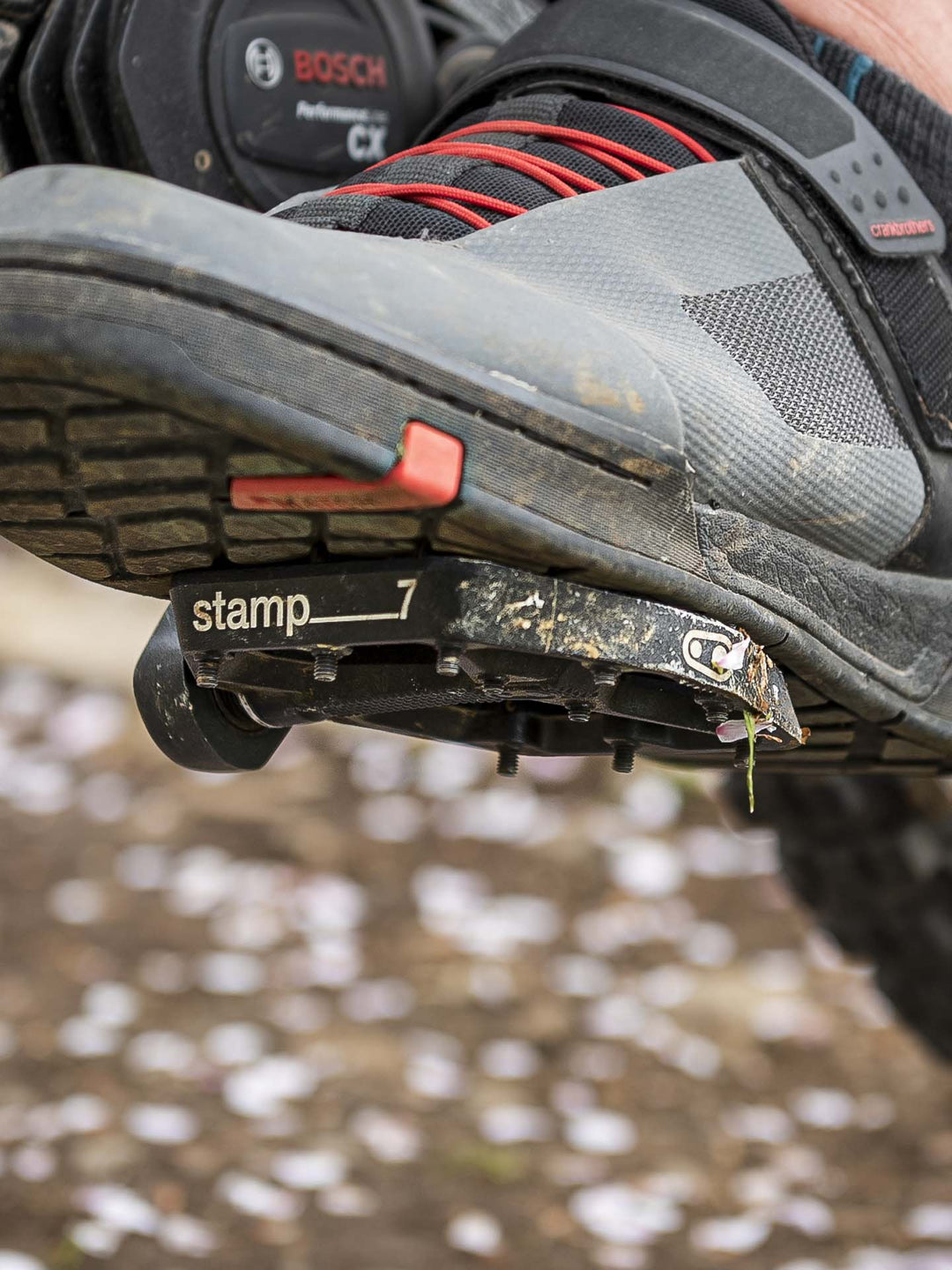 フラットペダルとシューズの食いつきの大切さを説明するための写真