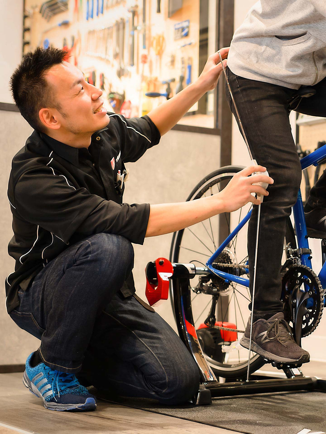 サイズフィッティングをしている様子