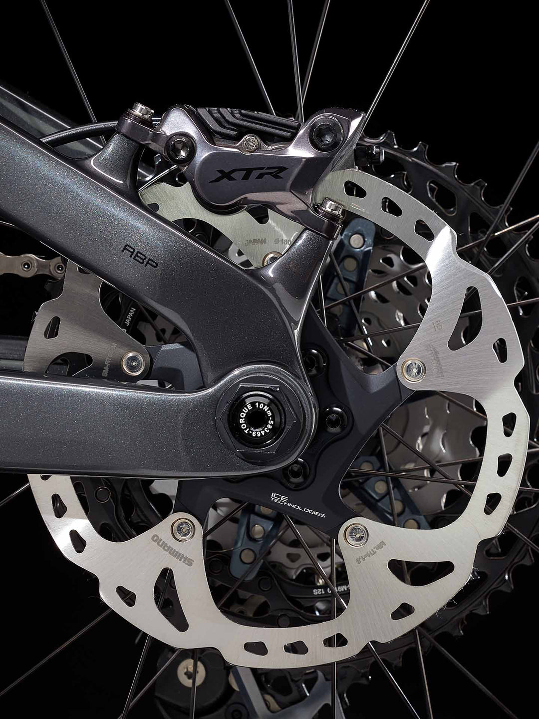 ローター径が大きいフルサスマウンテンバイク向けのディスクブレーキの写真