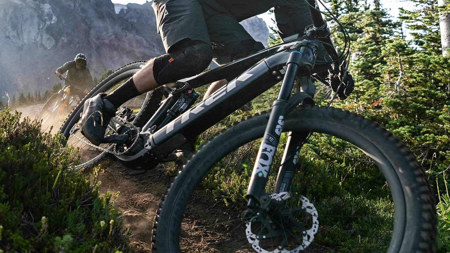 フルサスペンションマウンテンバイクのライドイメージ画像