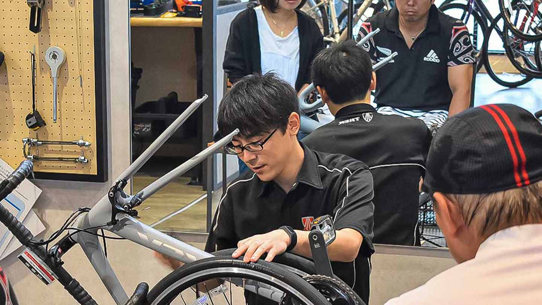 輪行袋の使い方講習会の一コマ