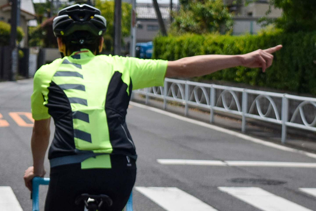 自転車の右折手信号
