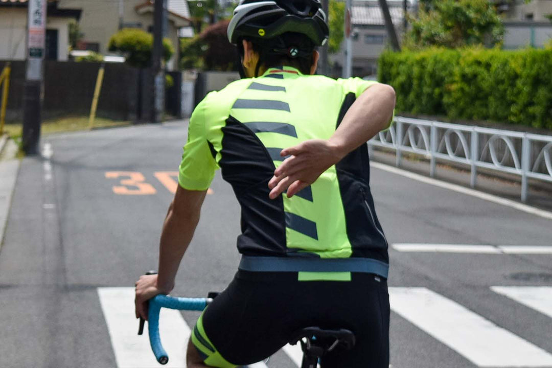 左に寄っての手信号