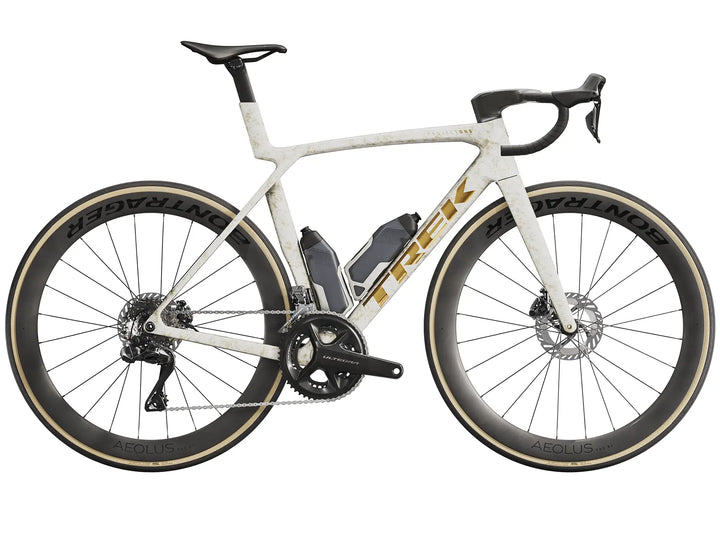 ブランド名：TREK、モデル名：Madone SLR 7 Gen 8、カラー名：Era White/Supernova Marble、年式：2026