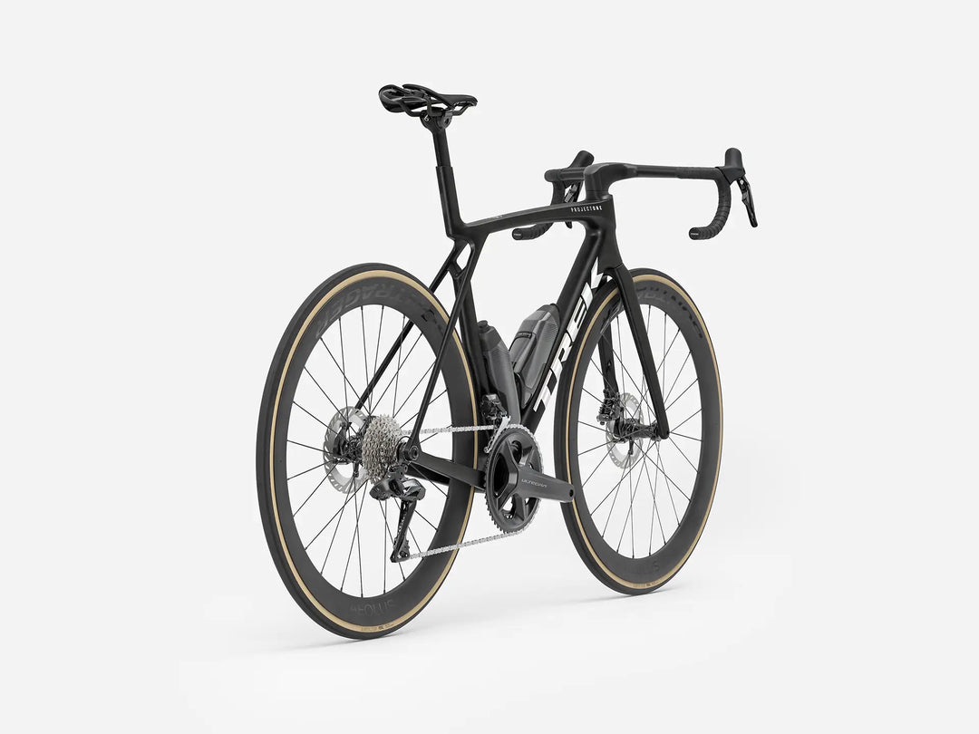 ブランド名：TREK、モデル名：Madone SLR 7 Gen 8、カラー名：Matte Deep Smoke、年式：2026年モデル