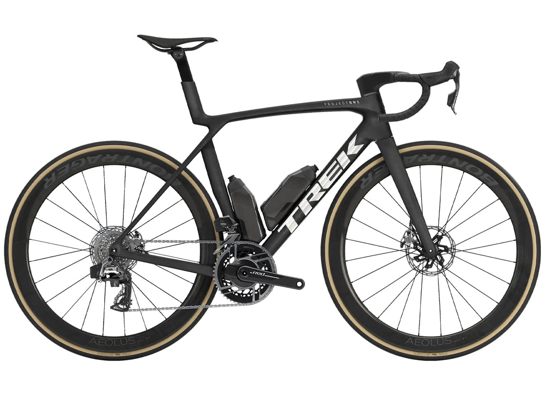 ブランド名：TREK、モデル名：Madone SLR 9 AXS Gen 8、カラー名：Matte Deep Smoke、年式：2026