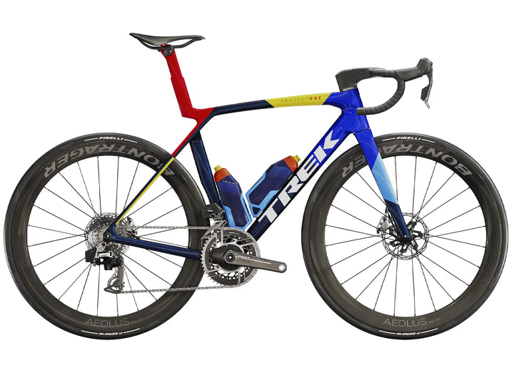 ブランド名：TREK、モデル名：Madone SLR 9 AXS Gen 8、カラー名：Team Replica、年式：2026年モデル