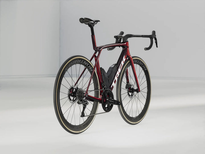ブランド名：TREK、モデル名：Madone SLR 9 Gen 8、カラー名：Carbon Red Smoke、年式：2026