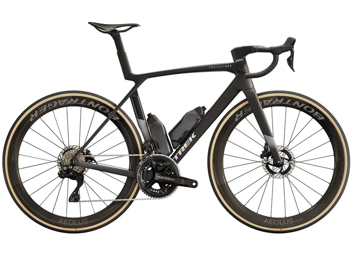 ブランド名：TREK、モデル名：Madone SLR 9 Gen 8、カラー名：Matte Carbon Smoke / Prismatic Pearl、年式：2026