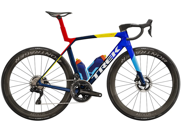 ブランド名：TREK、モデル名：Madone SLR 9 Gen 8、カラー名：Team Replica、年式：2026年モデル
