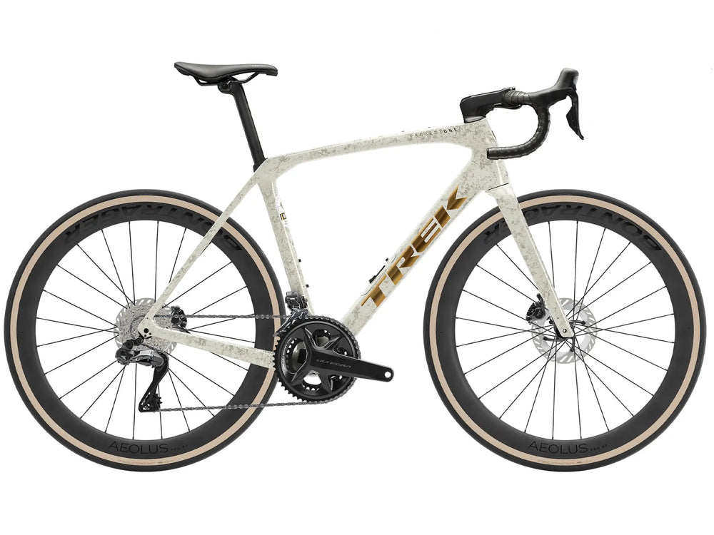 ブランド名：トレック、モデル名：domane slr 7、年式：2026年、カラー：era white supernova marble