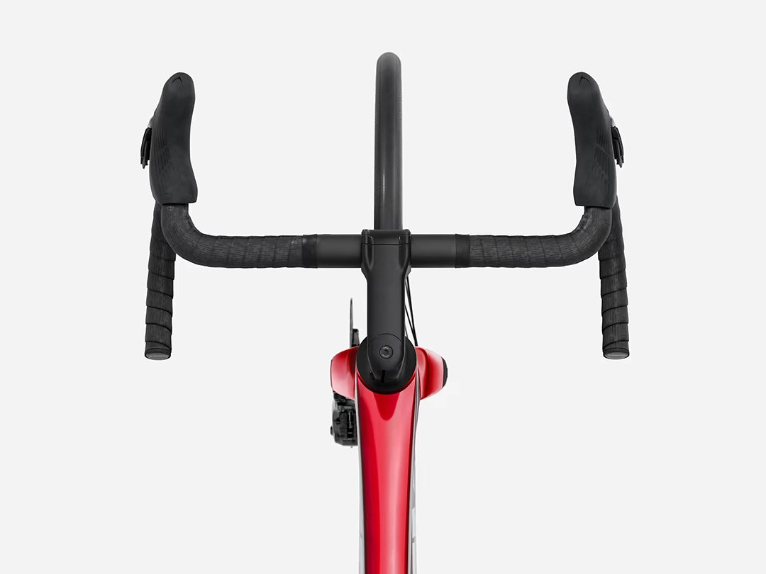 TREK Madone SL6 Gen8（2026年モデル）カラー：Gloss Fury Red/Matte Deep Smoke 真上から撮影
