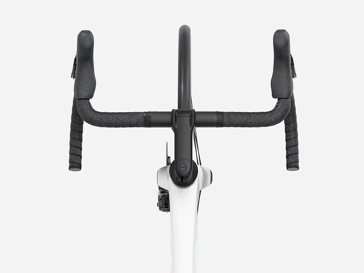 TREK Madone SL5 Gen8（2026年モデル）カラー：Gloss Crystal White/Matte Deep Smoke　真上からハンドル周りを撮影