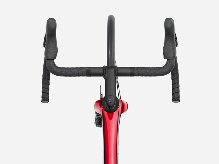 TREK Madone SL5 Gen8（2026年モデル）カラー：Gloss Fury Red/Matte Deep Smoke　ハンドル真上から撮影