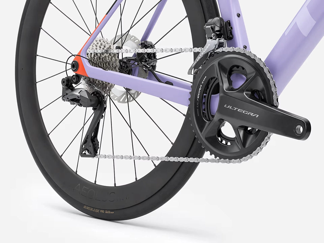 TREK Madone SL7 Gen8（2026年モデル）カラー：Matte Lavender Haze/Deep Smoke　コンポはシマノの電動アルテグラ