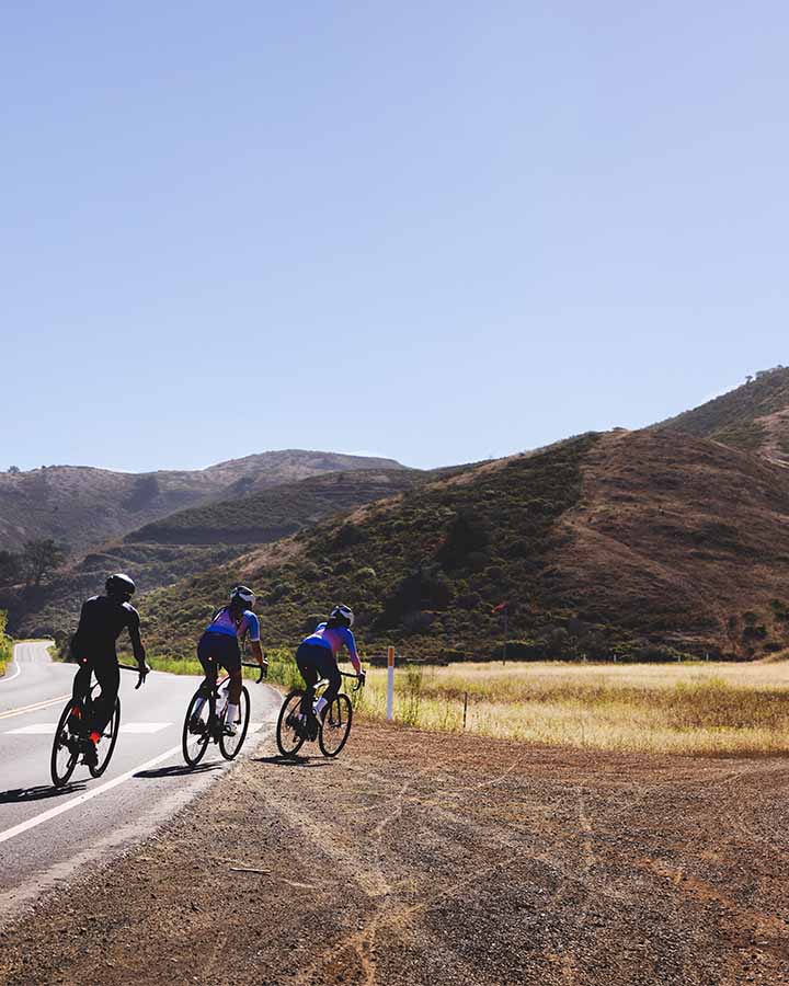ドマーネでグラベルに突入するライド写真