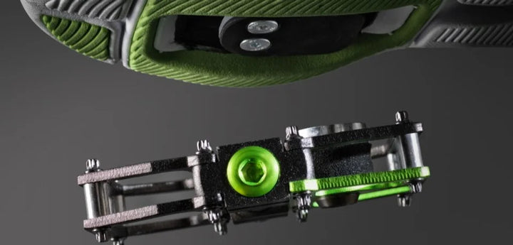 Magped sport2 シューズとペダルの固定直前の様子を真横から