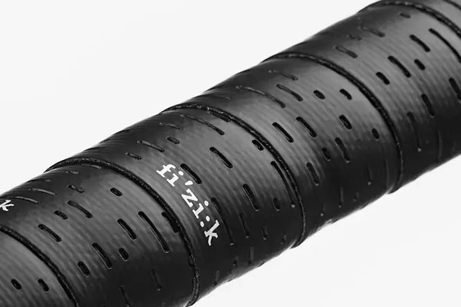 Fizik TERRA Solocush Tacky（フィジーク テラ ソロクッシュ タッキー）ブラックをハンドルに巻いた状態