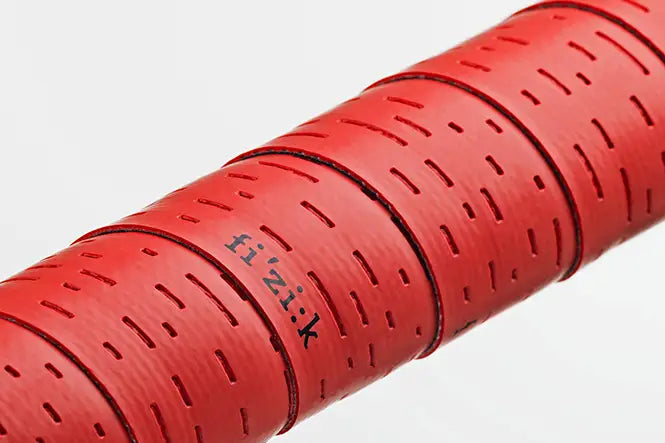 Fizik TERRA Solocush Tacky（フィジーク テラ ソロクッシュ タッキー）レッドをハンドルに巻いた状態