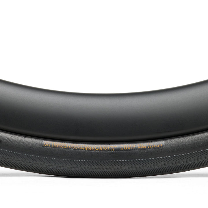 Bontrager Kwaremont Comp ロードタイヤ　700 x 32c クリンチャー 品名ロゴ部分