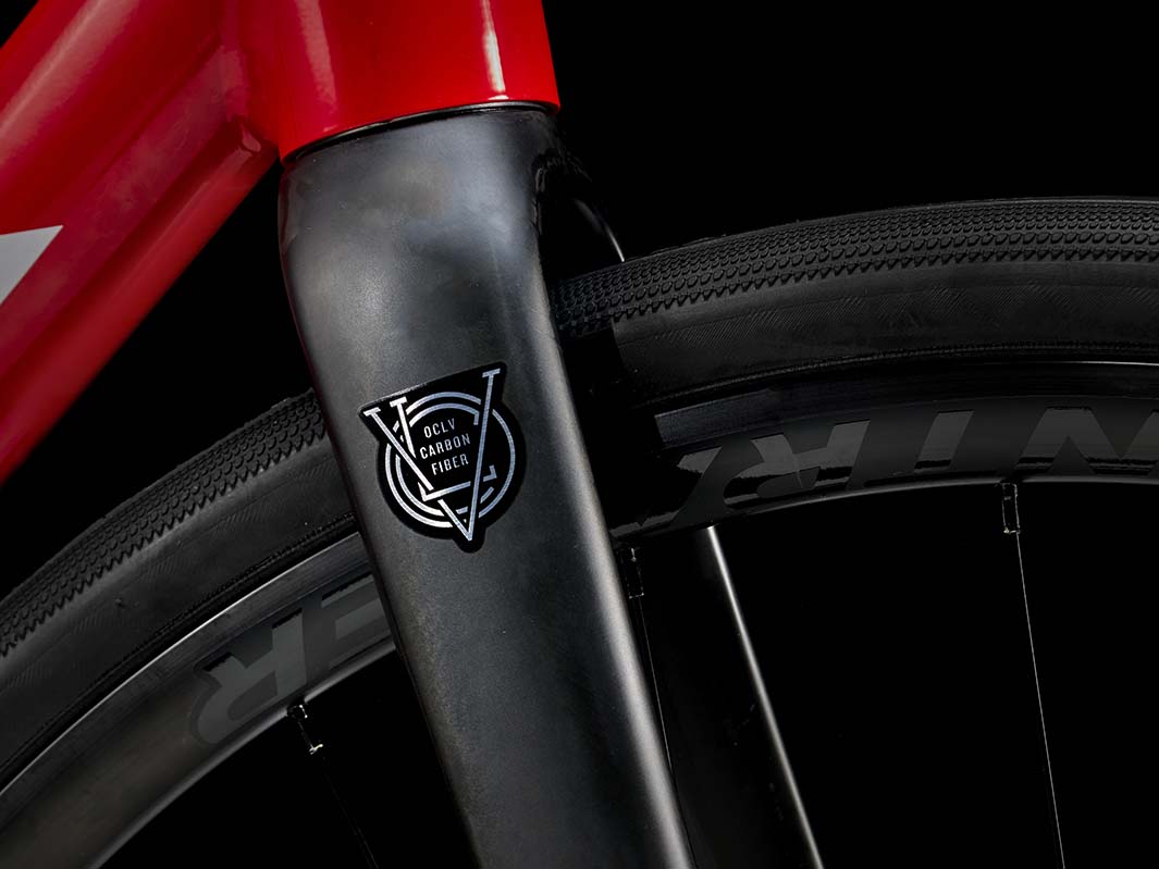 Trek Domane AL4 Gen4（トレック ドマーネAL4 Gen4）のOCLVカーボンフロントフォークの写真