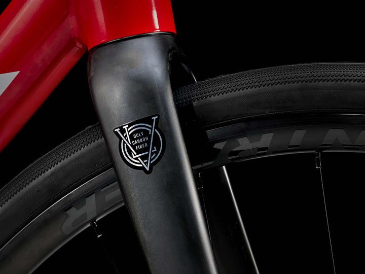 Trek Domane AL4 Gen4（トレック ドマーネAL4 Gen4）のOCLVカーボンフロントフォークの写真