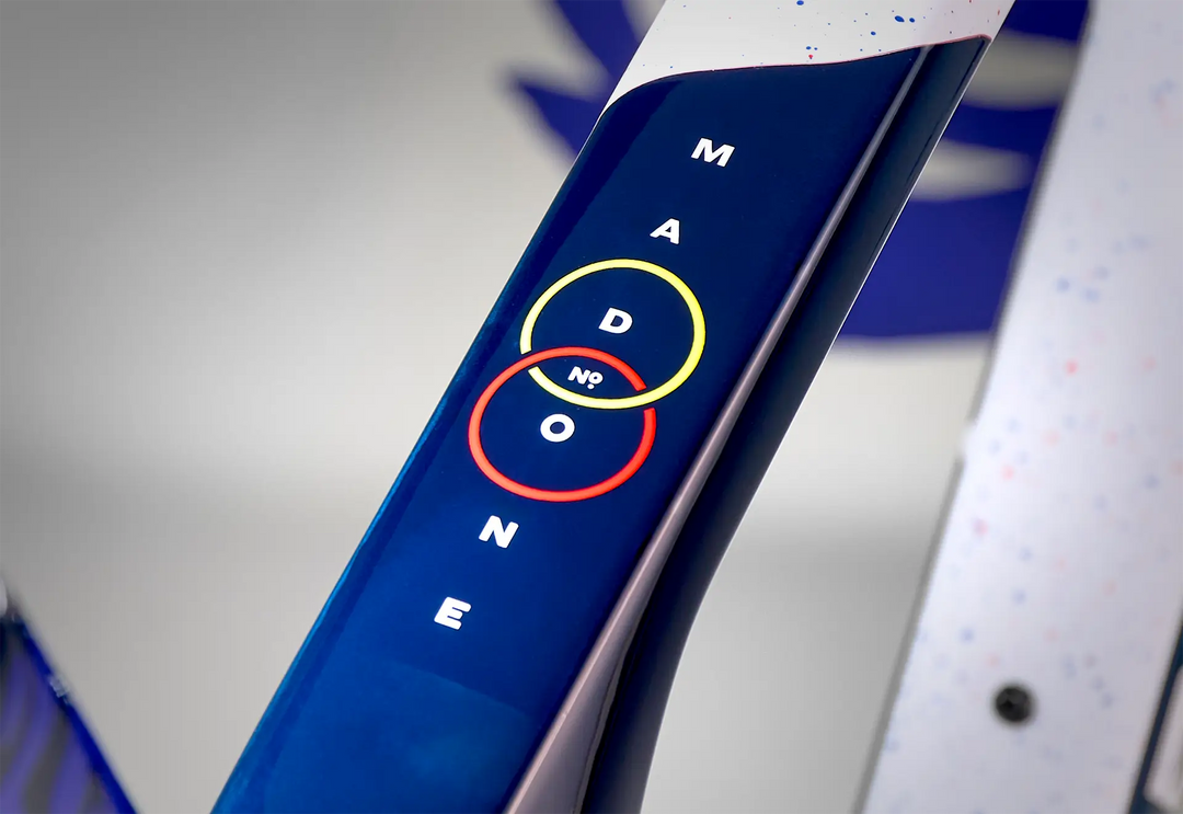 Trek Madone SLR Projectone Iconカラー：Couler（クーレ）、マドンロゴ