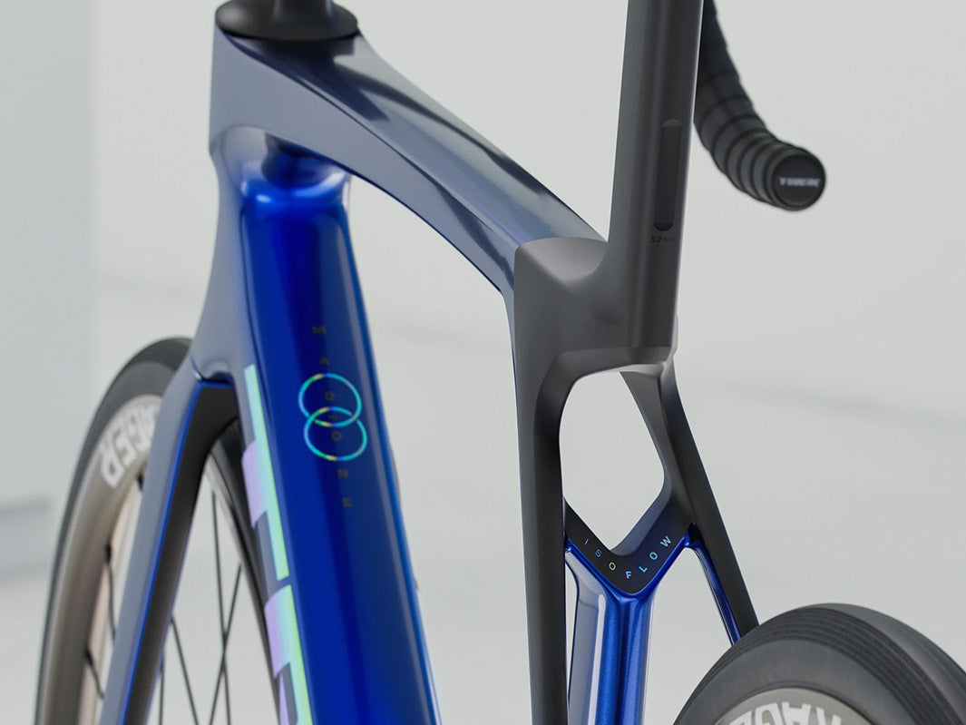 トレックマドンSL5 Gen8（Trek Madone SL5 Gen8）のブルーカラー（Hex Blue）のIsoFlow